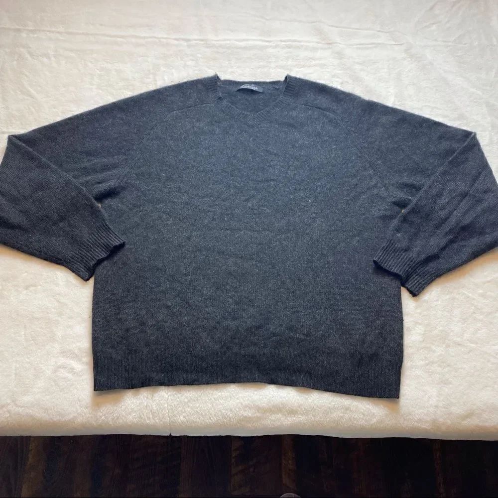 T. Edwards Classic MenswearDark Gray Knit V-Neck Sweater